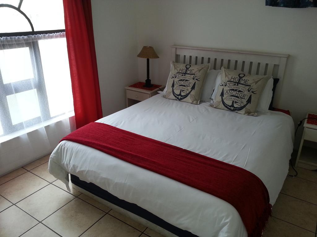 Oom Piet Accommodation Gansbaai Room photo